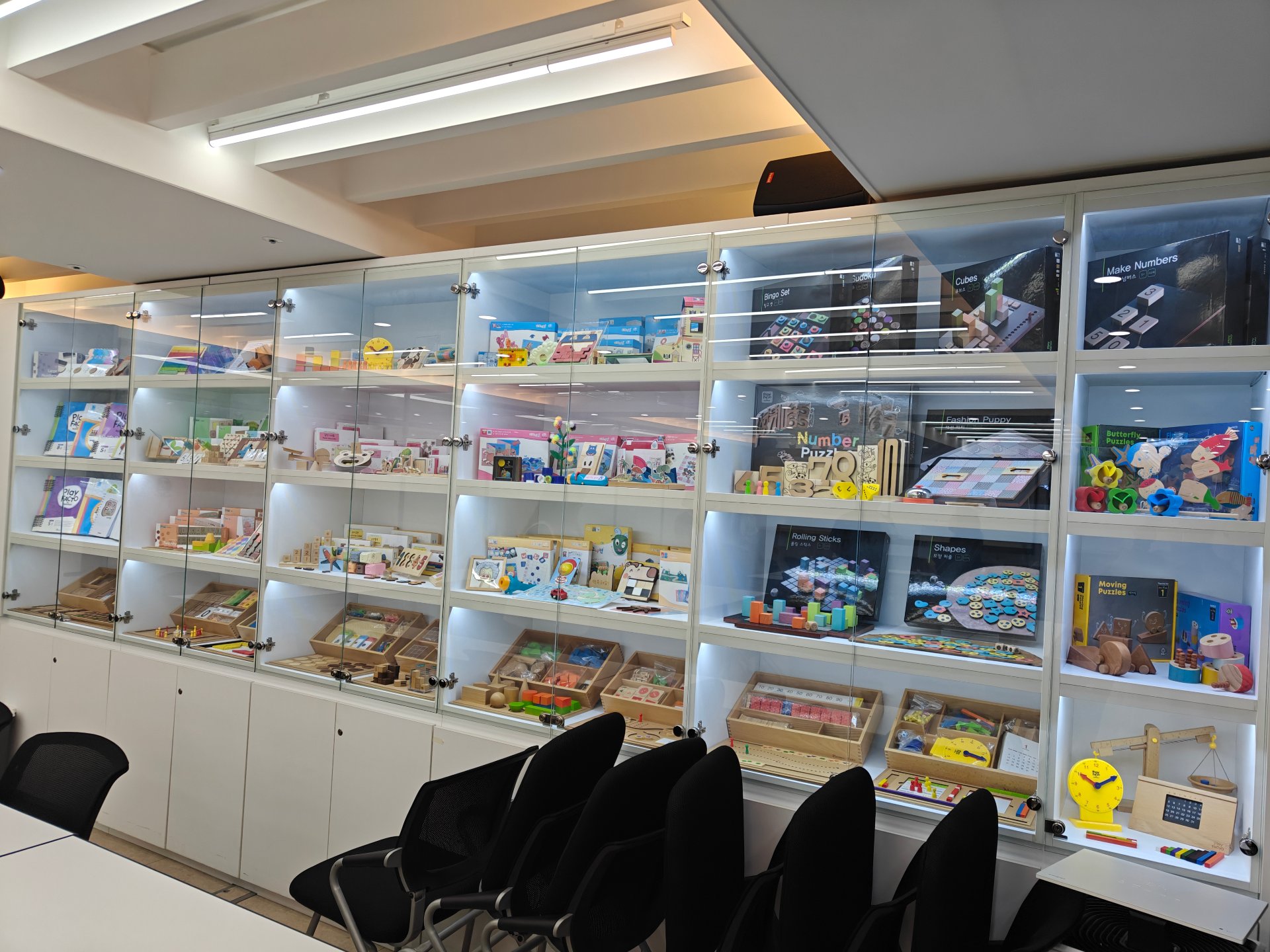 培飞思维教具展示墙